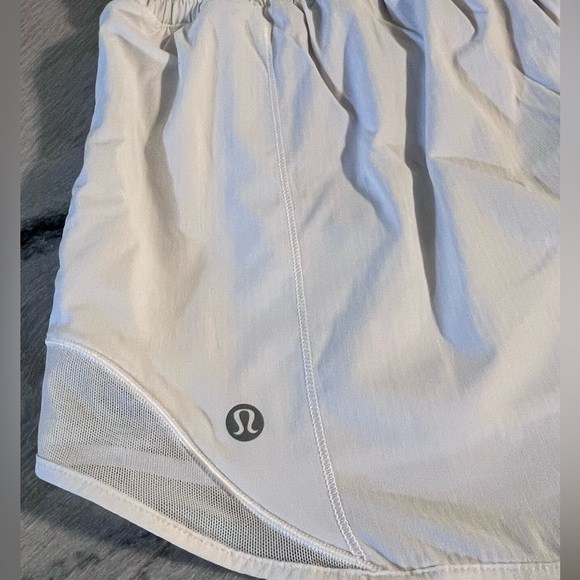 Lululemon Hotty Hot Short II *Long 4" - Picture 6 of 11
